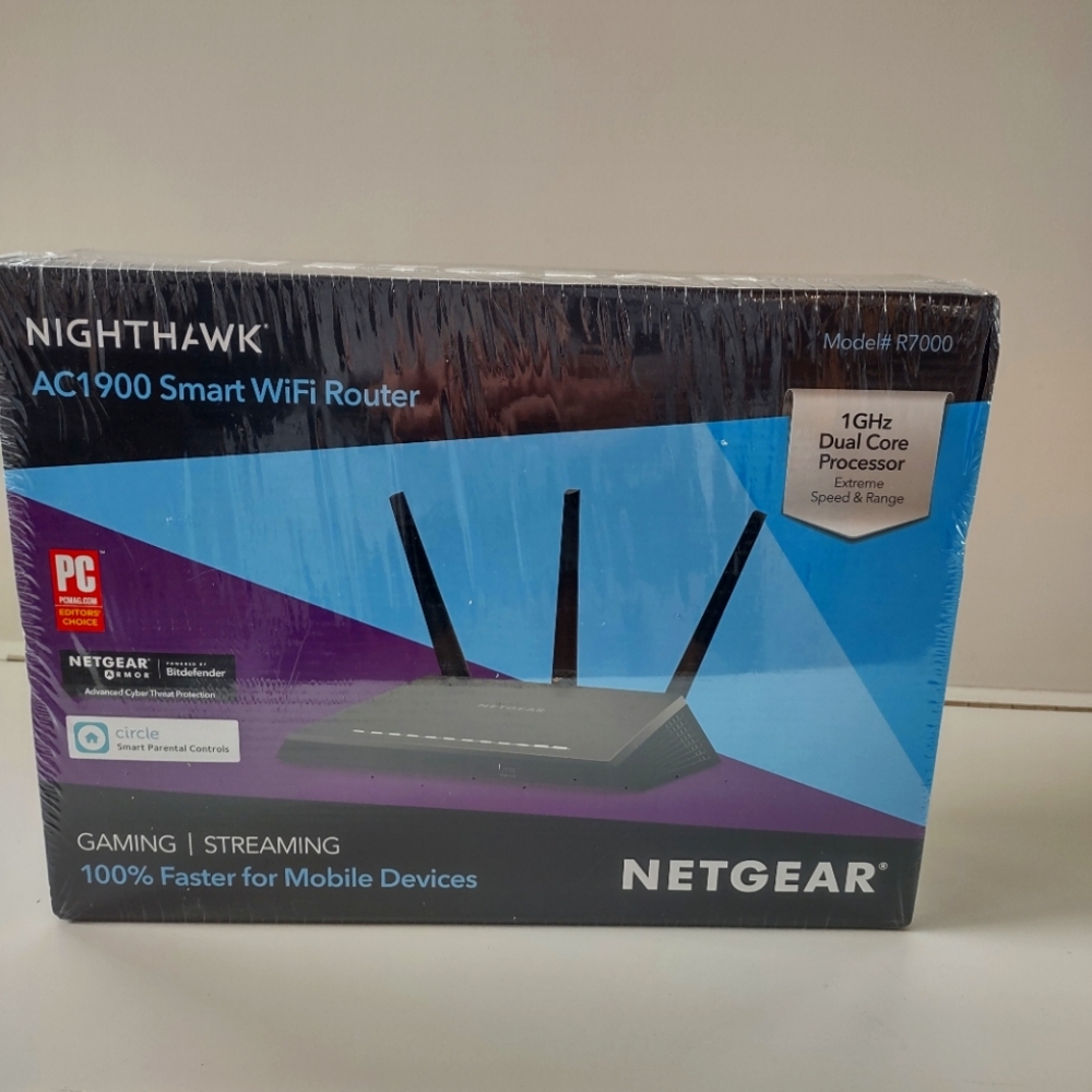 Netgear nighthawk AC1900 smart wifi router New-in-box